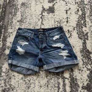 Hollister - Women’s Low Rise Distressed and Cuffed Easy Fit Boyshort - 25